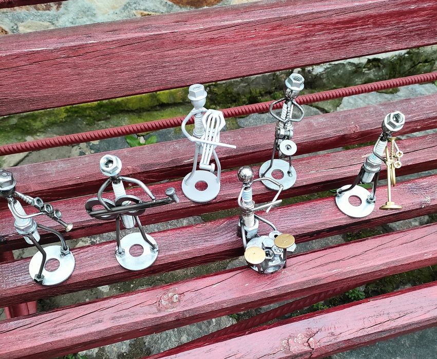 Музиканти от рециклирани метални части