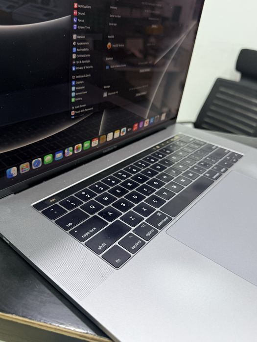 Macbook Pro 15” i7 16/512