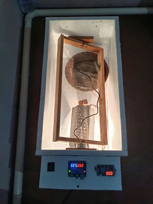 Inkubator 12v va 220v 55-65 ta tuxum sig'adi