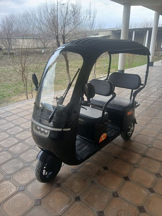 Mopet yangi sotiladi 2025 yil 140 km yurgan.                      Aloo