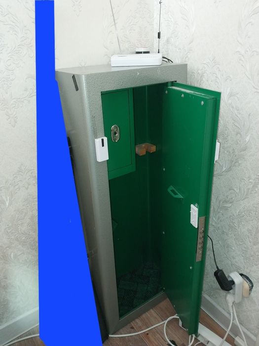 Продам оружейный сейф с сигнализацией