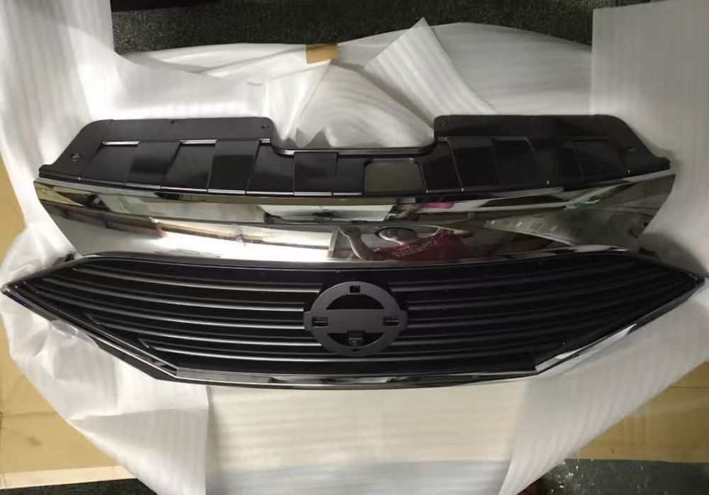Решетка радйатора Nissan Quest. Ниссан