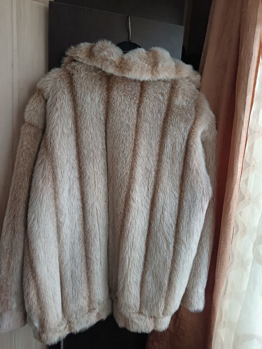 Палто с косъм бежово