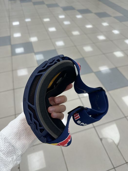 Red Bull spect chan'gi uchun moslashgan kozoynak