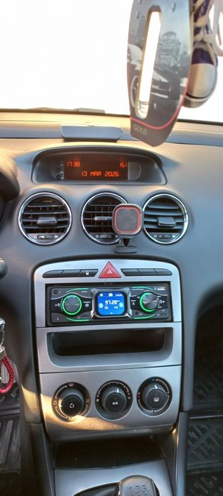 Văd peugeot 308 1.4 benzina