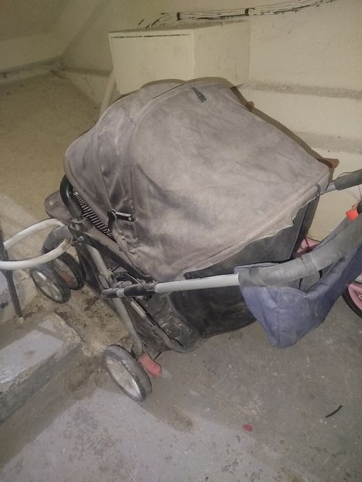 Продаётся коляска в хорошем состоянии, целая