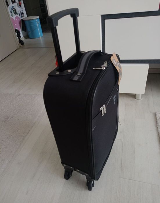 Vând troler 54 cm, produs de calitate superioara.