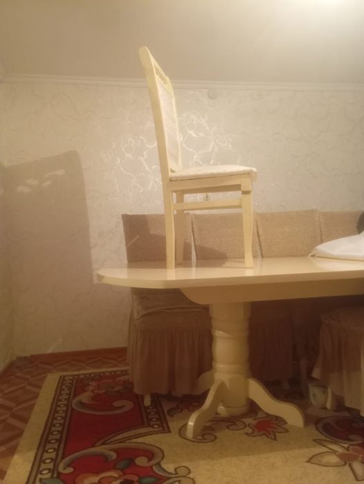 Стол 12-орындығы мен сатылады