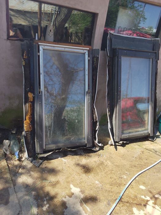 Vânzări piese auto  . Uși Logan van 350 toni bucata .