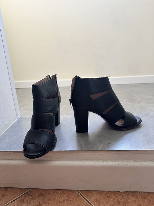 Босоножки кожа черная