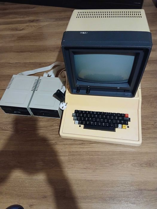 Ретро Колекция: Автентичен Правец 82 с Монитор БМЧ 001, 2 Флопита (1985) и Платки