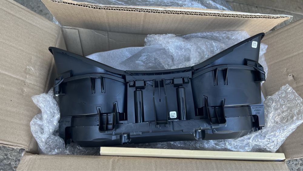 Продам щиток приборов Skoda