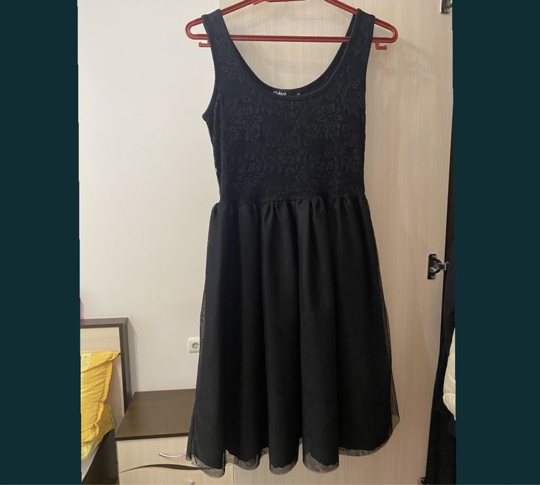 Черна елегантна рокля