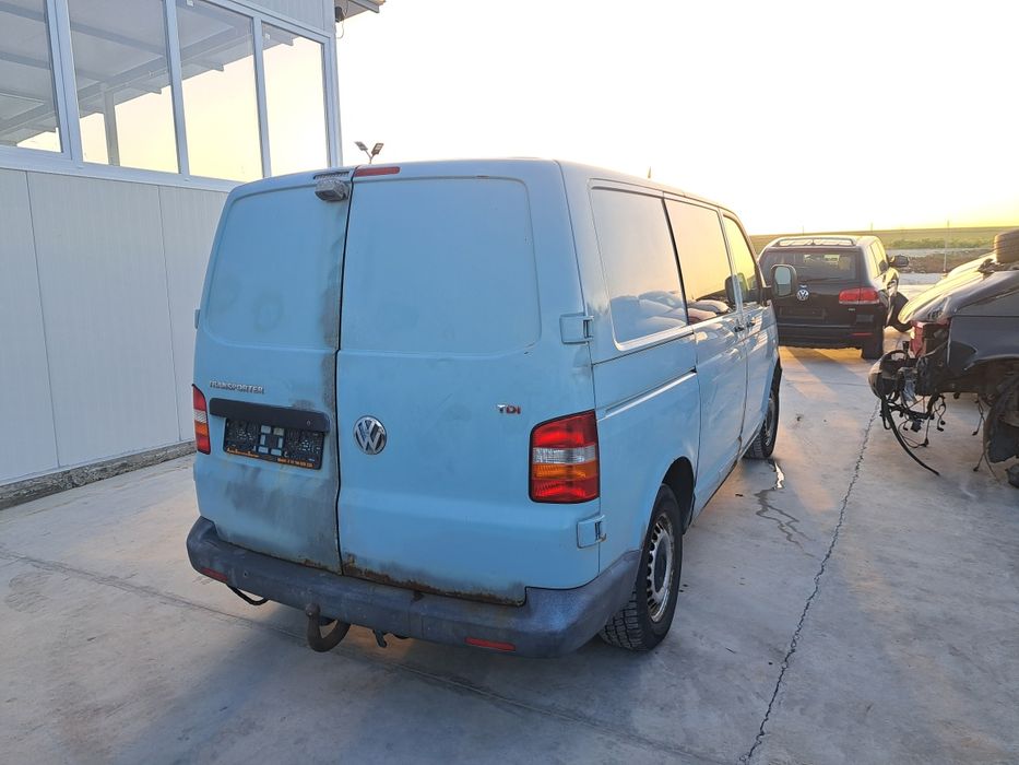 Фолксваген Т5 2.5TDI VW TRANSPORTER T5 2.5TDI 131к.с САМО НА ЧАСТИ