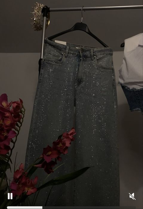 Blugi lejeri cu sclipici moderni