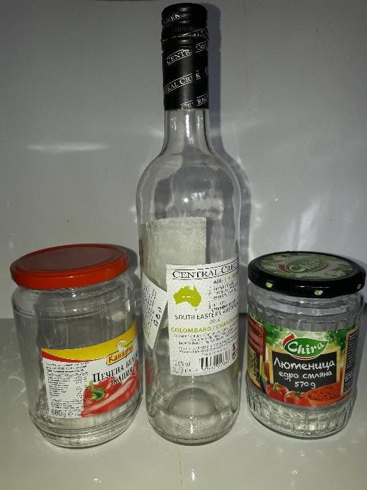 Продавам бутилки , буркани.