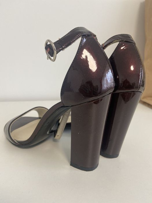 vand sandale purtate o singura data