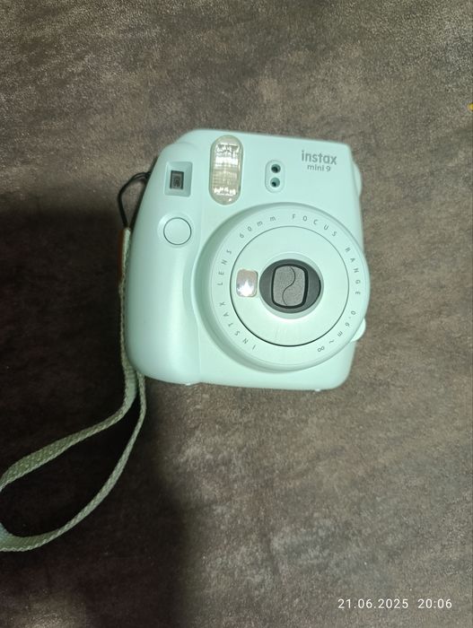 продаётся instax mini 9
