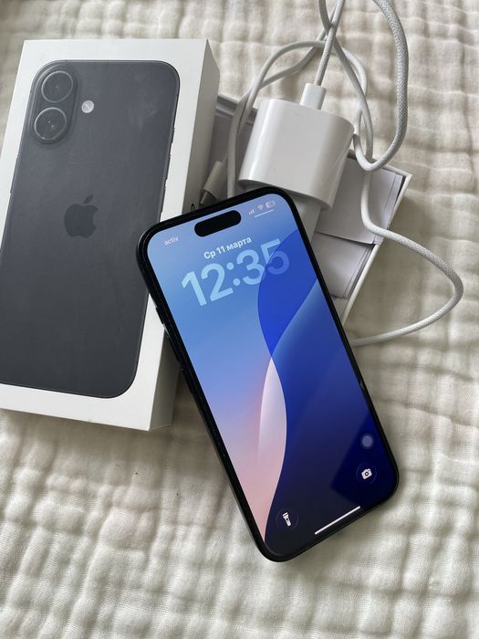 Продам айфон 16 с гарантией