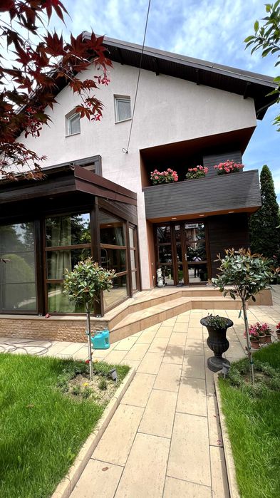 Vila P+1+M Stefanesti, 230 mp utili, teren 550 mp, proprietar