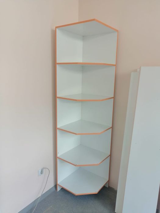 Стеллажи,полки,ветрины