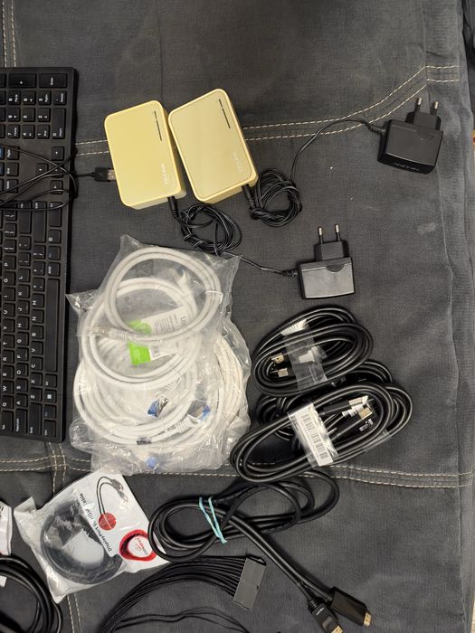 Cutie cu cabluri utp ethernet hdmi vga usb etc