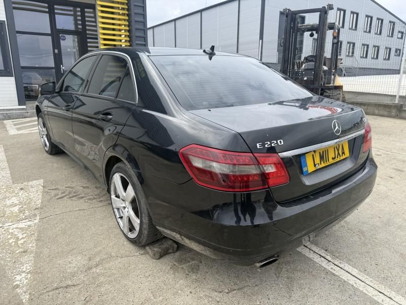 Aripa spate stanga Mercedes E-Class W212 Berlina culoare negru - 040 u