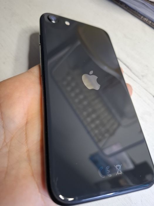 Iphone SE телефон