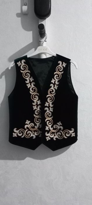 Продаётся жилетка для мальчиков