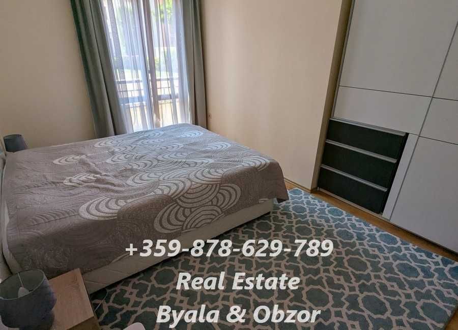 Просторен тристаен апартамент с голям двор-тераса в гр.Обзор