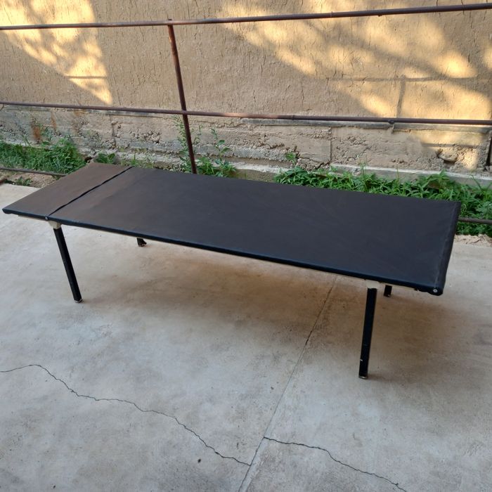 Медицинская кушетка в отличном состоинии