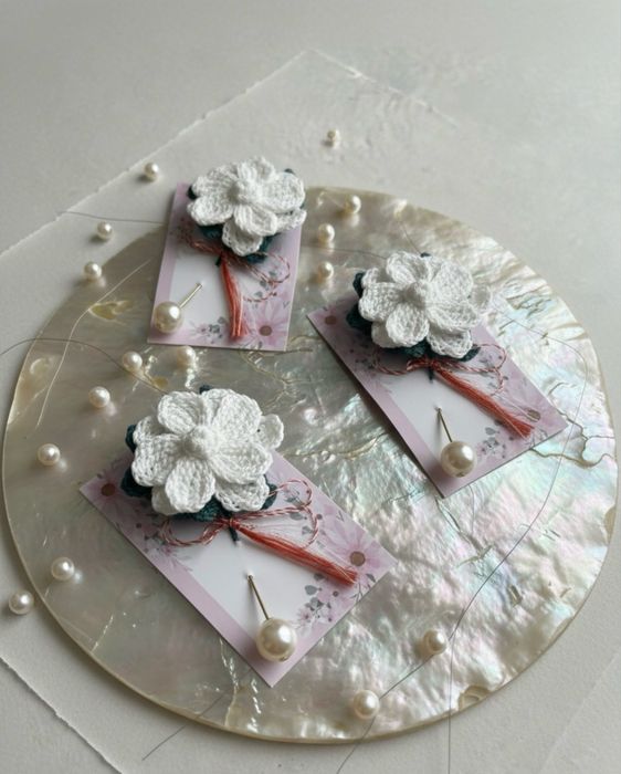 Martisoare delicate unice brosa