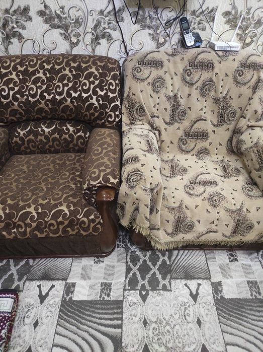 Продается диван и 2 кресла.В отличном состоянии