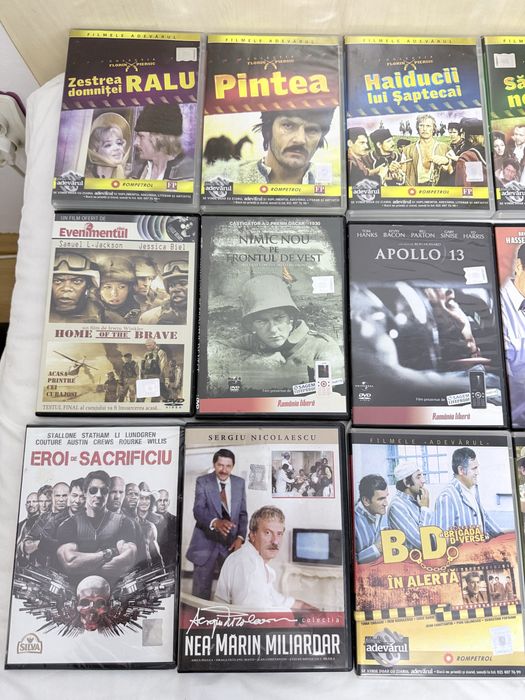 Vand DVD-uri noi