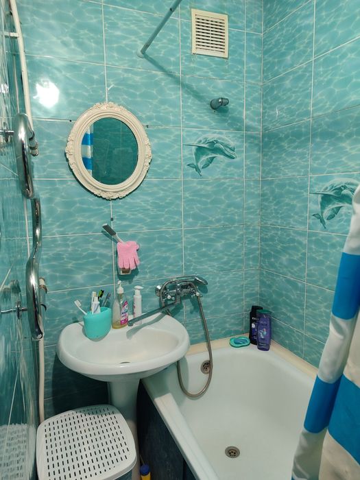 Продам 2 комнатную.КЖБИ