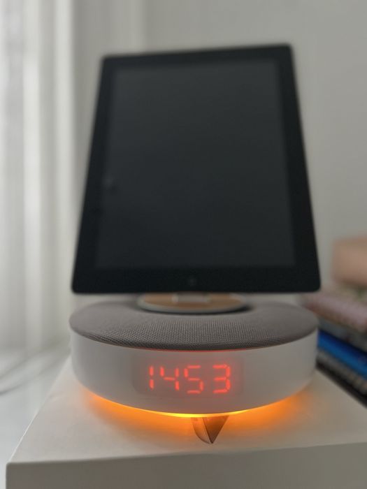 İpad 2 64gb 3g с зарядно Philiphs и тон колона