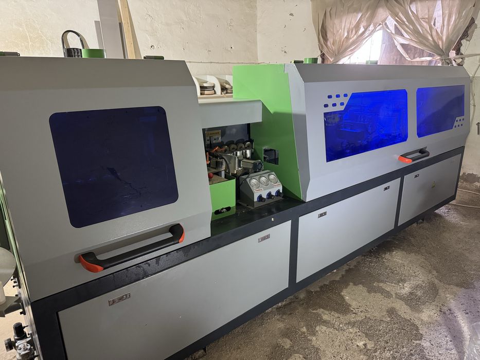 Кромкооблицовочный станок с прифуговкой