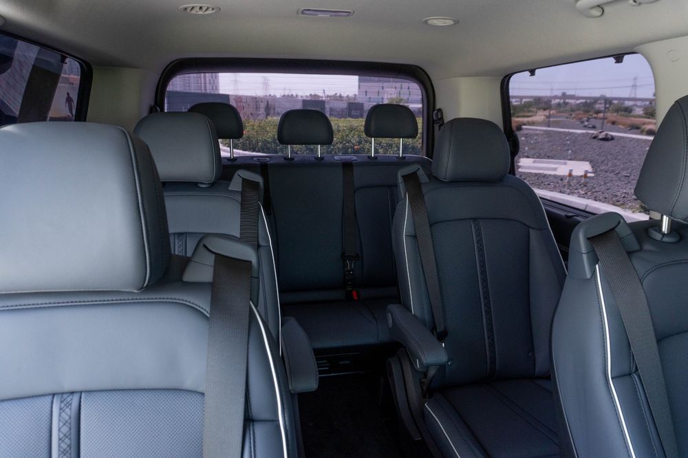 Аренда авто с водителям Hyundai  Staria