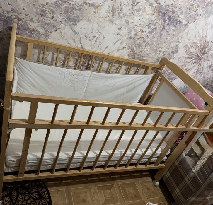 Продам манежи детские 2 шт