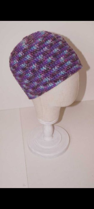 плетена шапка на една кука