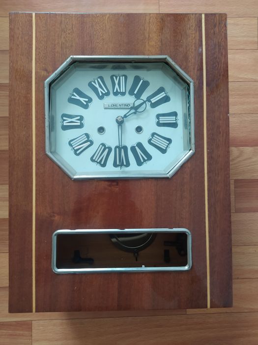 Продам срочно настенные часы