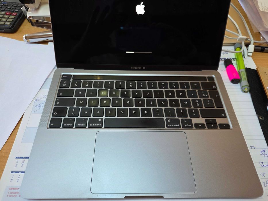 Laptop MAC BOOK PRO cu AIR Bar