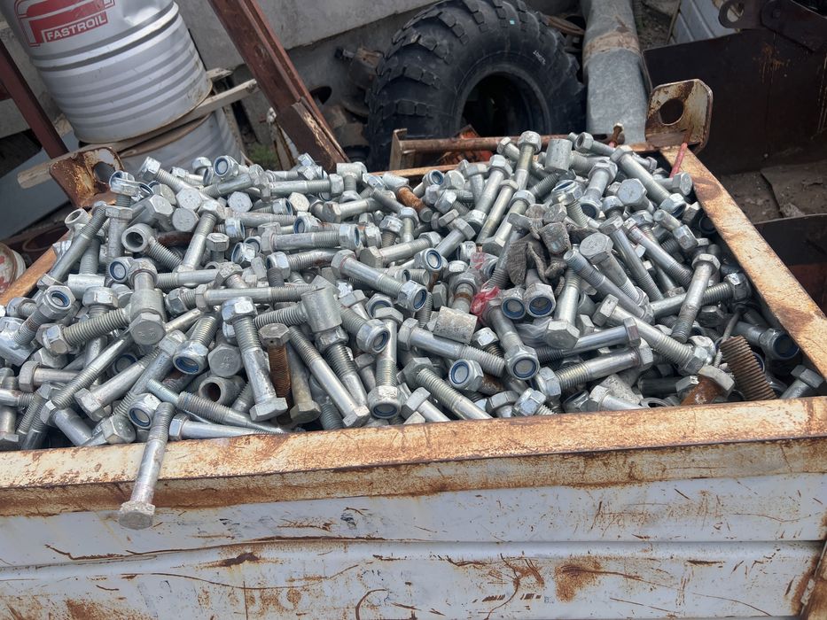 Продам болты болты