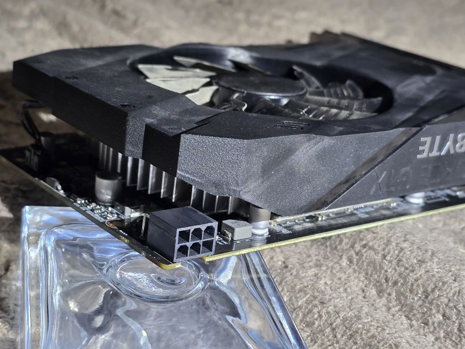 Продам GeForce GTX 1650 Super (4GB GDDR6)