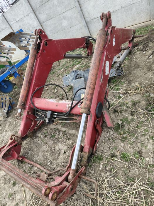 Încărcător frontal tractor