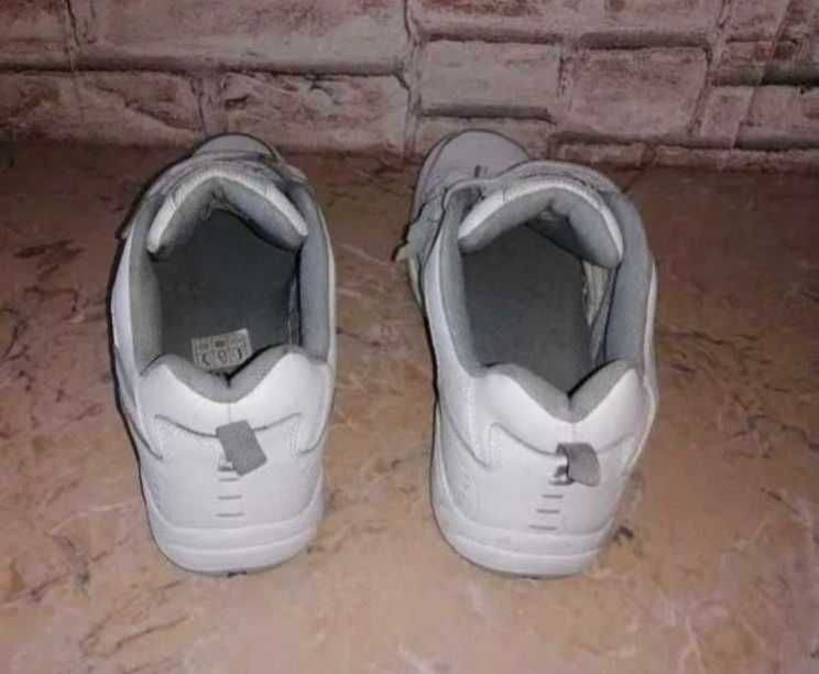 Adidași numărul 48-49