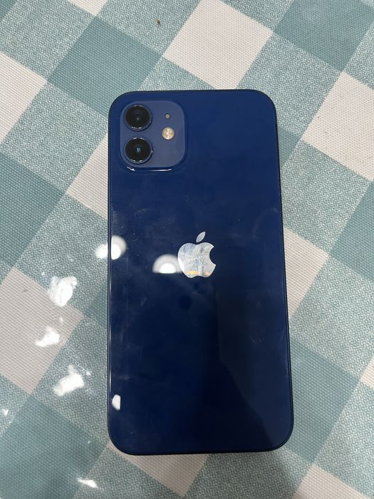 Продам айфон 12 в синем цвете