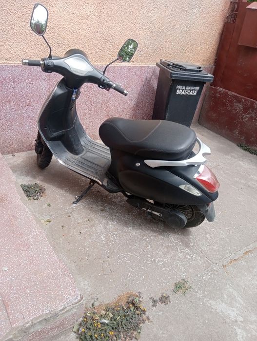 Vând motoreta electric
