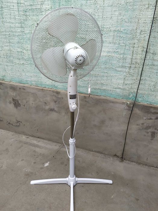 Вентилятор напольный продам.