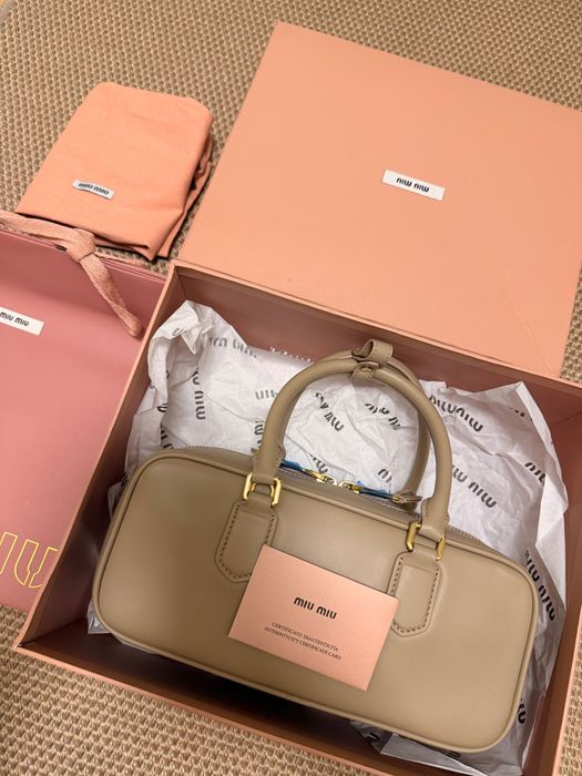 Кожена чанта Miu Miu